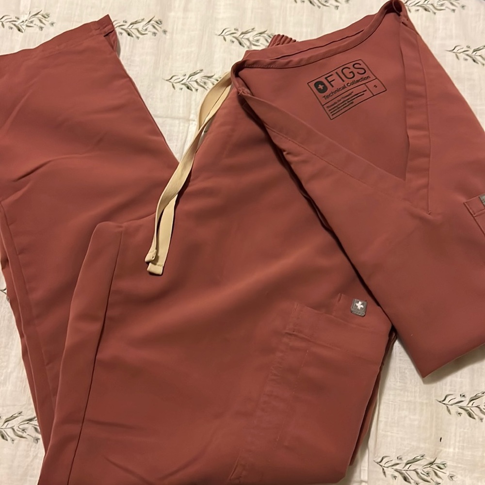 Mauve Figs Scrub Set